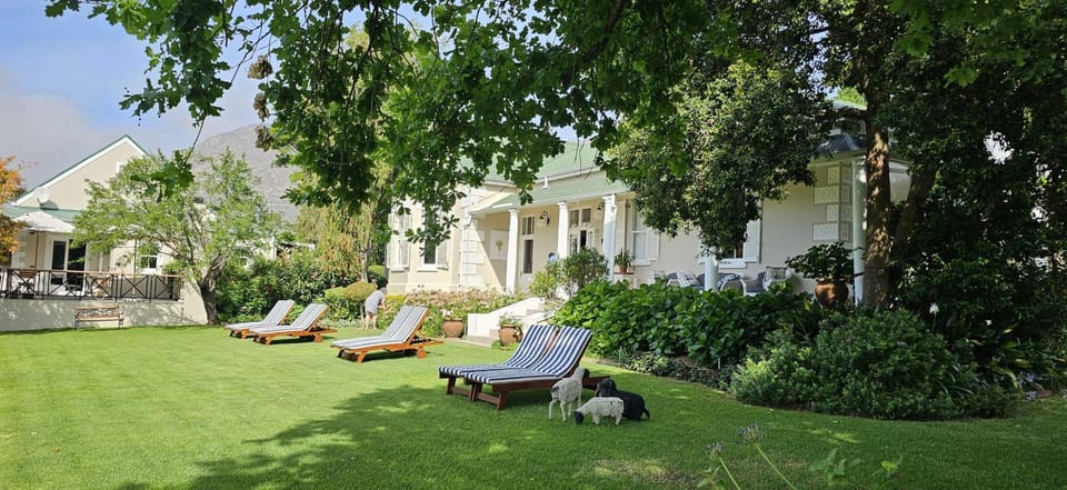 Property building, Facade/entrance, Garden