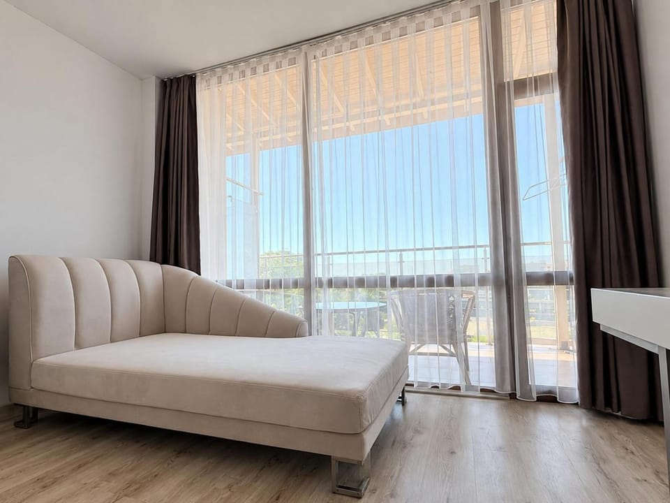 Bed, View (from property/room), Balcony/Terrace, Seating area, Bedroom