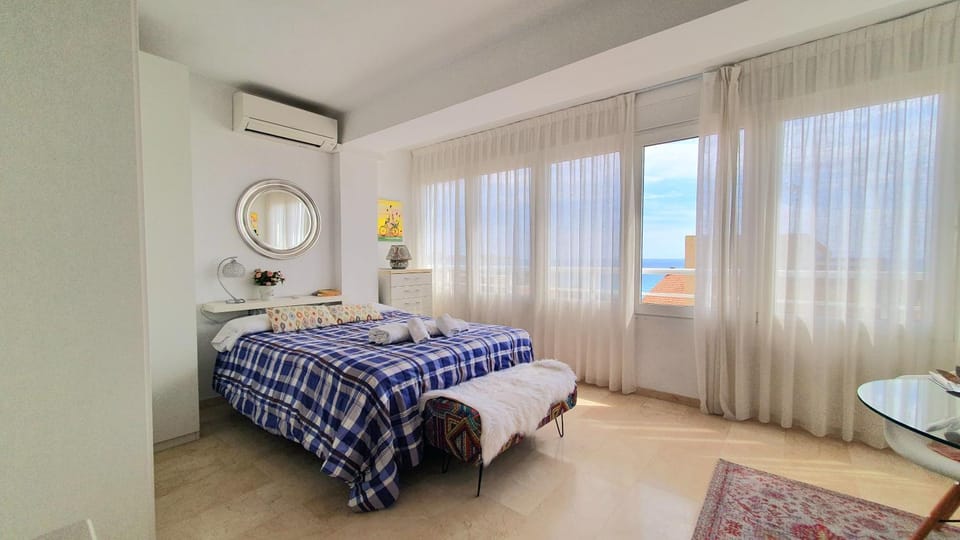Bed, Photo of the whole room, Bedroom, air conditioner