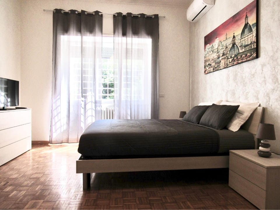 Bed, Photo of the whole room