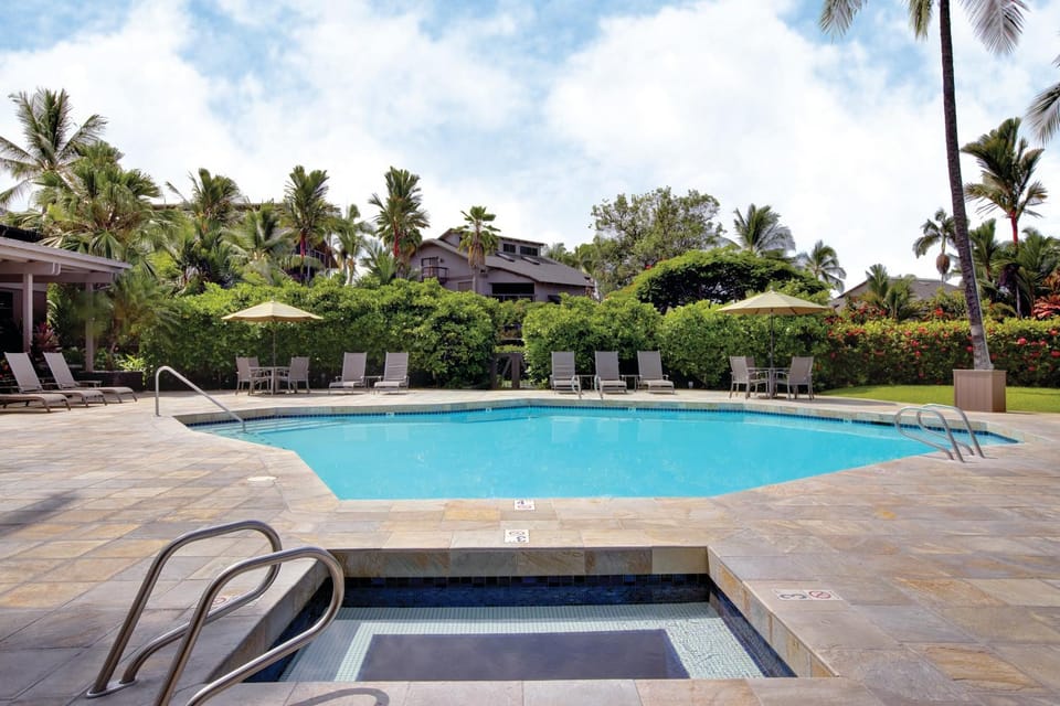 Swimming pool, sunbed