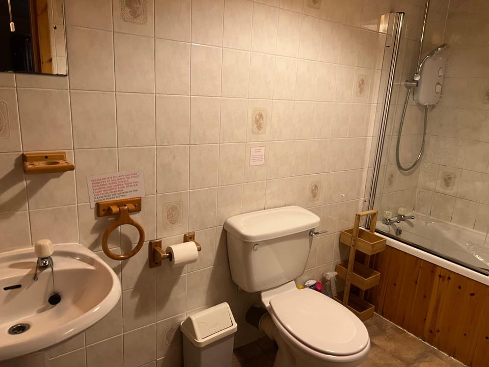 Shower, Toilet, Bathroom, Bath