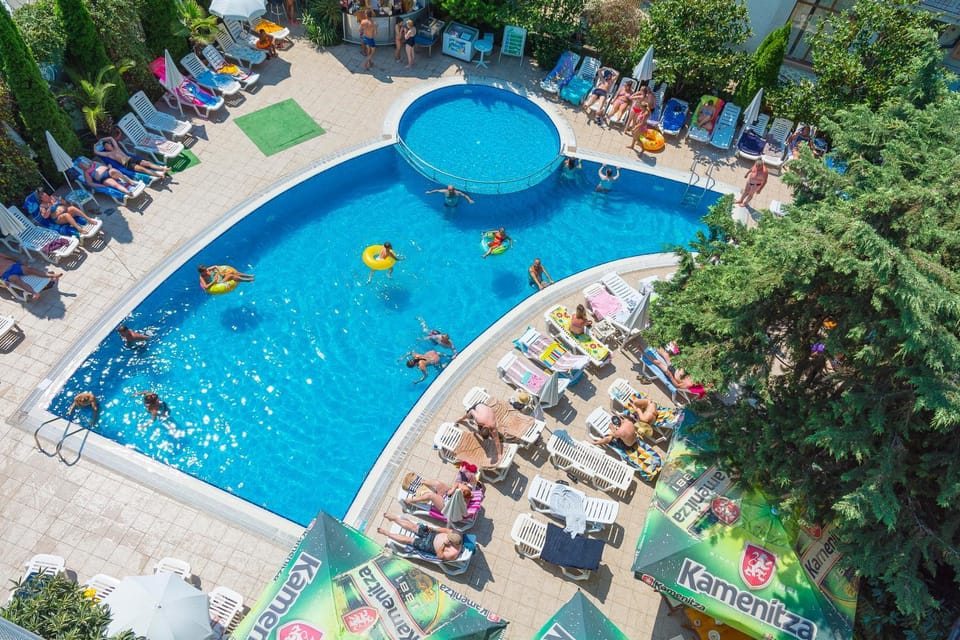 Pool view, Swimming pool