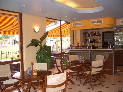 Day, Lounge or bar