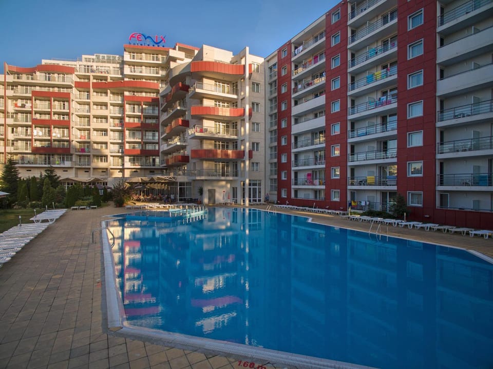 Property building, Day, On site, Pool view, Swimming pool