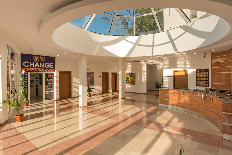 Facade/entrance, Lobby or reception, On site, Location