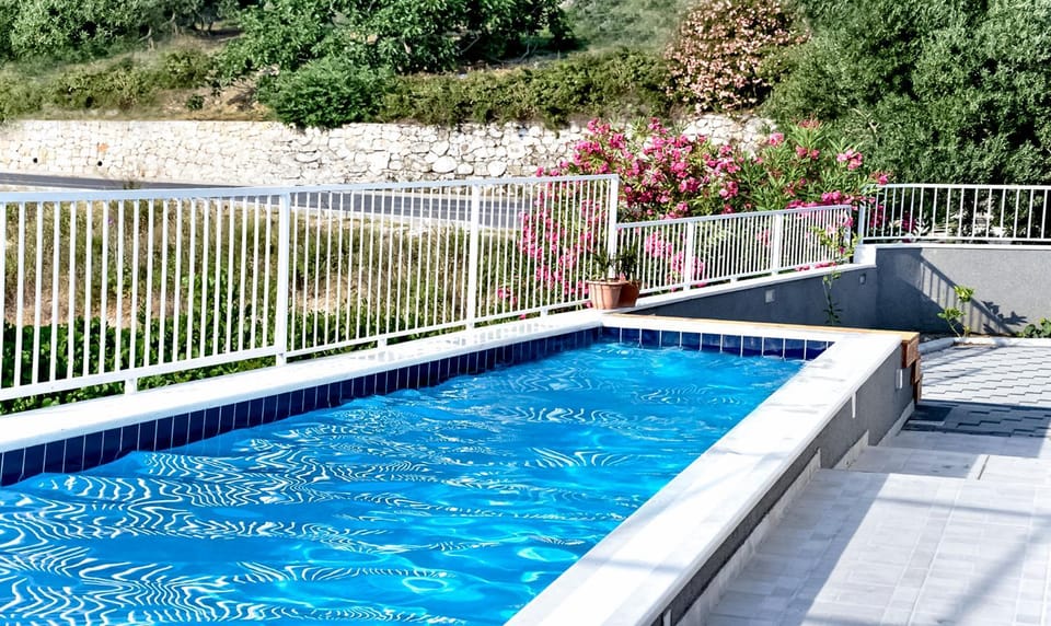 Swimming pool, Swimming pool