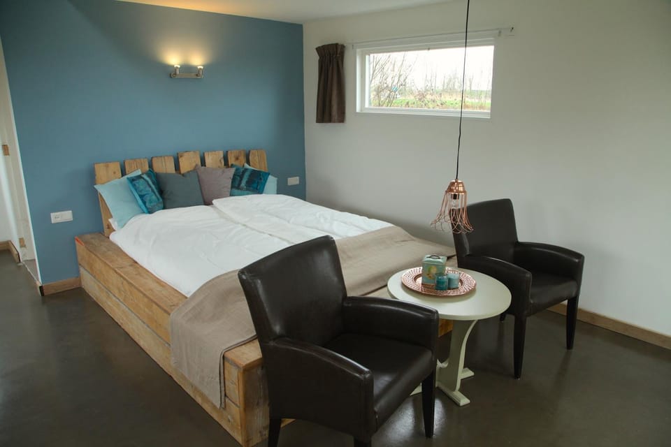 Bed, Living room, Bedroom