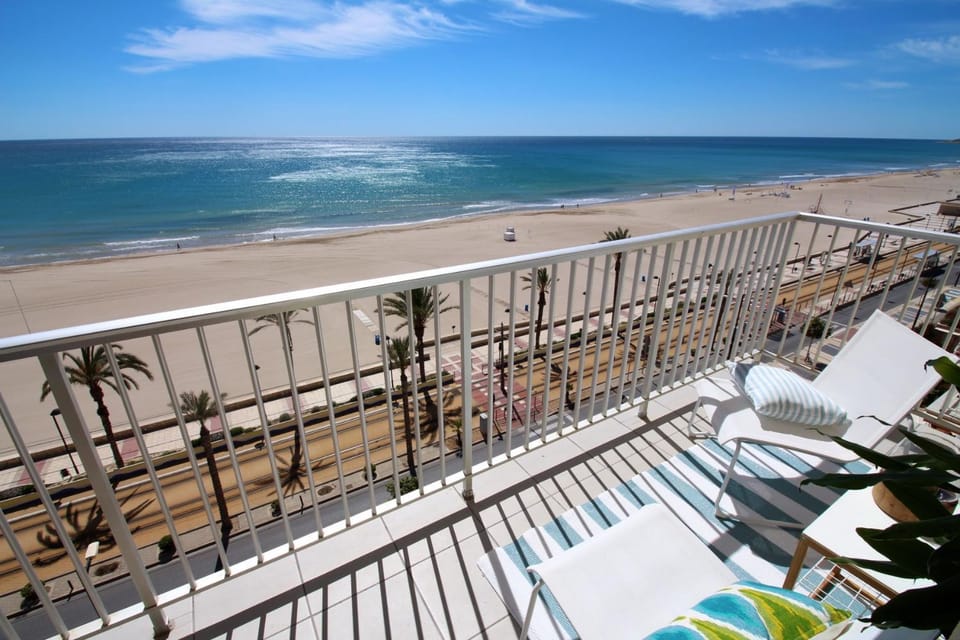 Nearby landmark, Day, Natural landscape, View (from property/room), Balcony/Terrace, Other, Dining area, Beach, Sea view