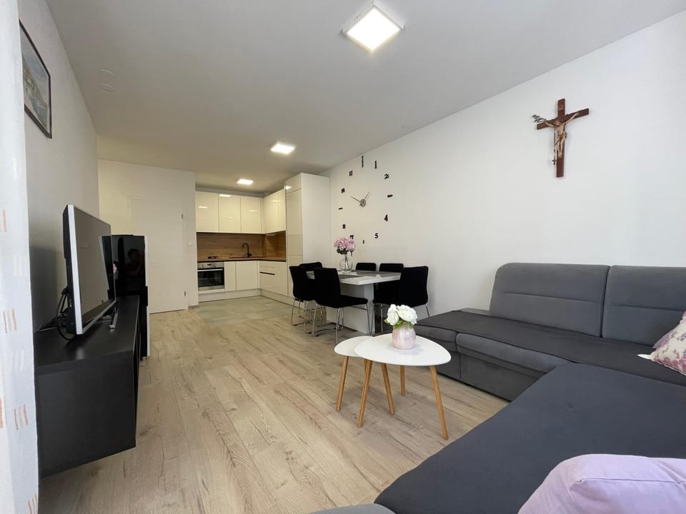 Kitchen or kitchenette, Seating area