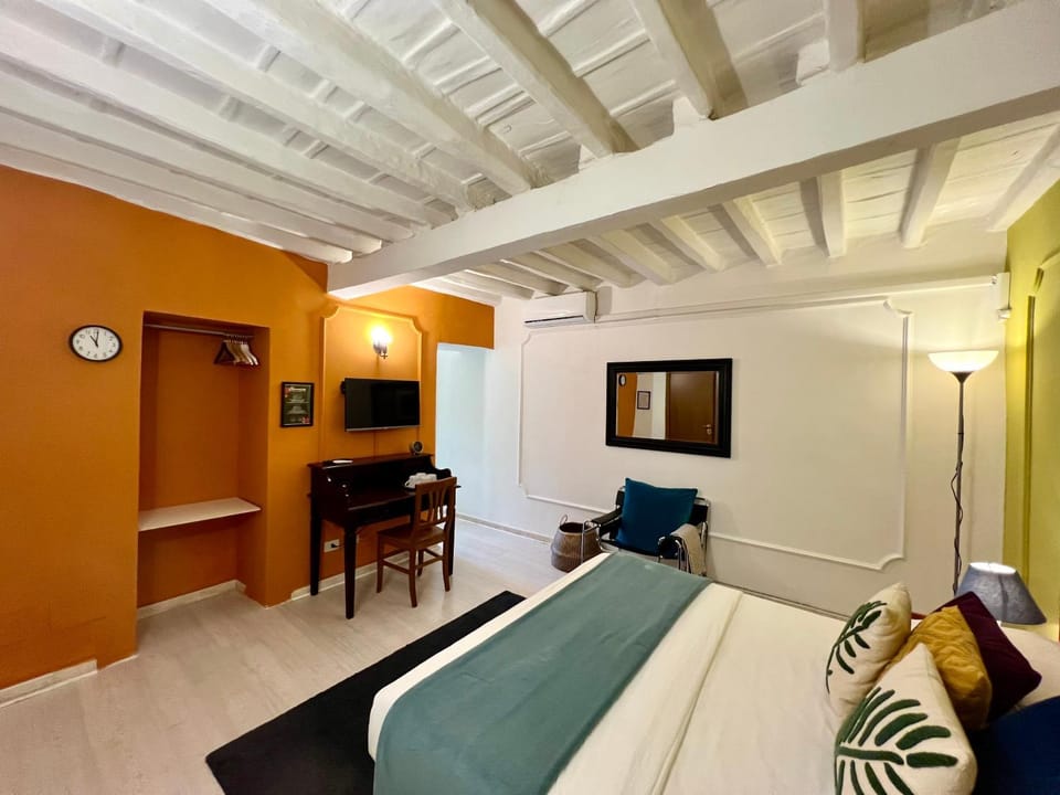 Bed, TV and multimedia, Photo of the whole room, Bedroom, air conditioner