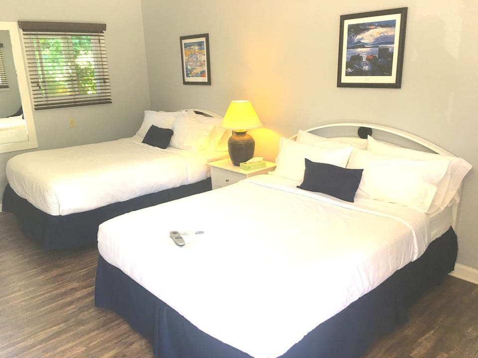 Shorewood Inn Motel in Aquebogue