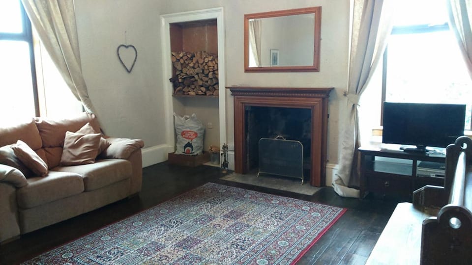 Living room, Photo of the whole room, Decorative detail