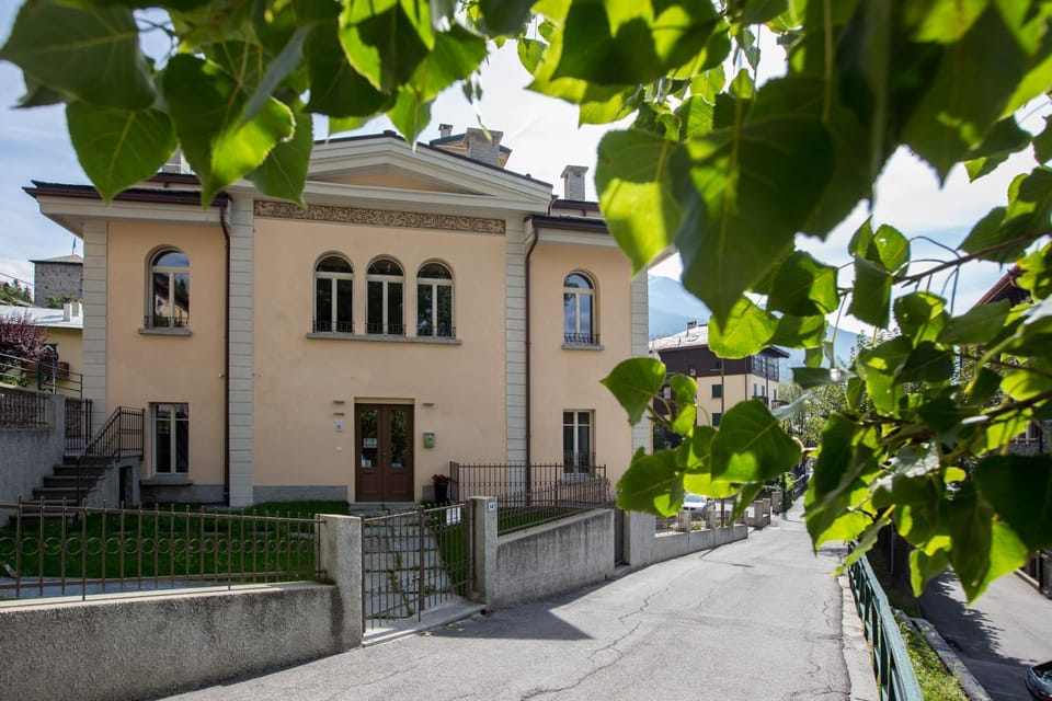 Property building, Facade/entrance, Spring, Summer, Autumn