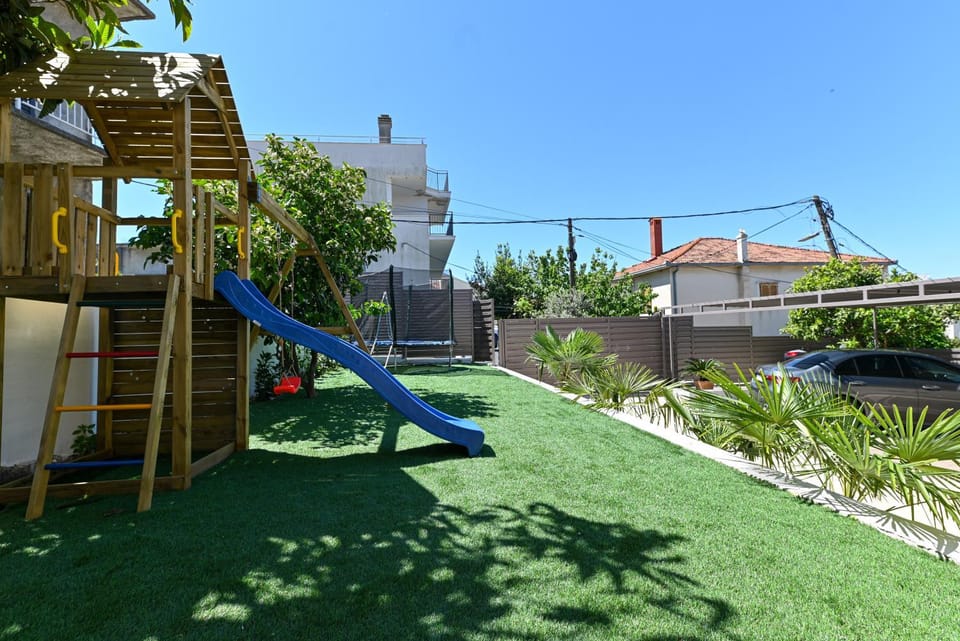 Villa Ines with Pool by the beach House in Okrug Gornji