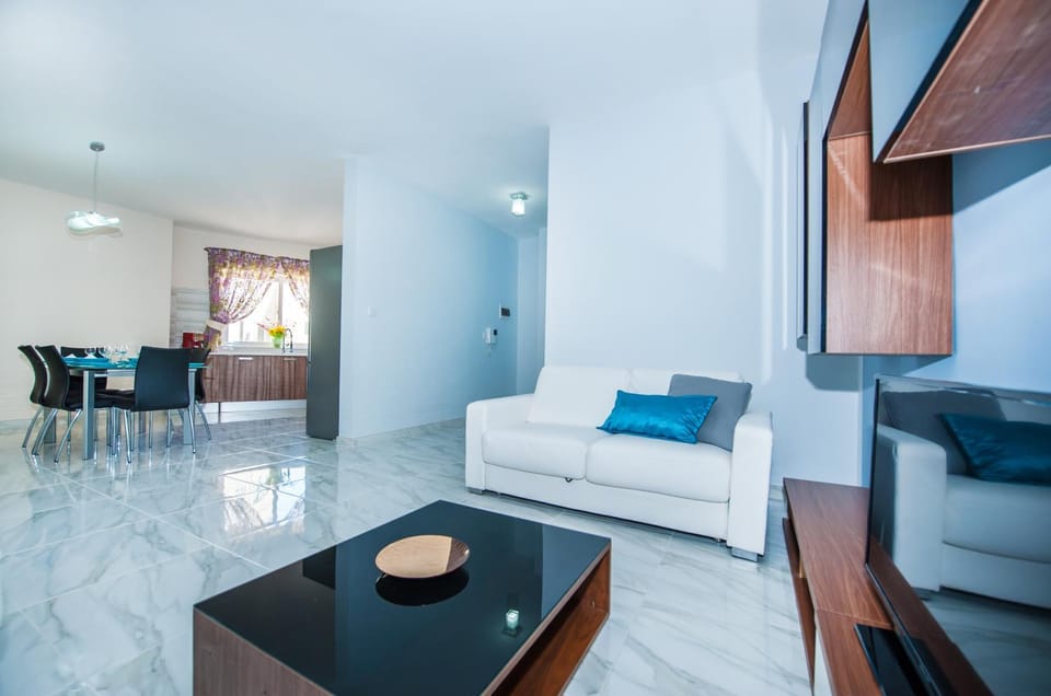 Day, Living room