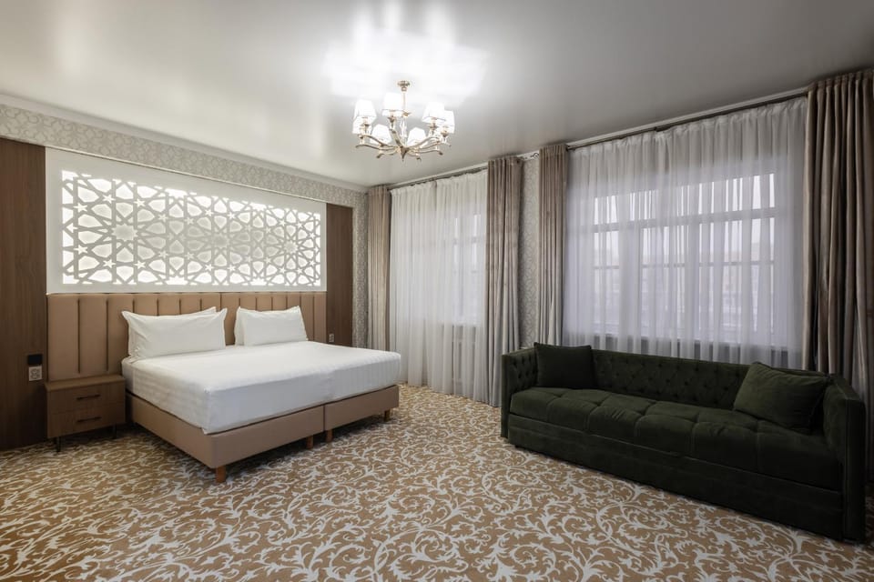 Bed, Living room, Photo of the whole room, Seating area, Bedroom