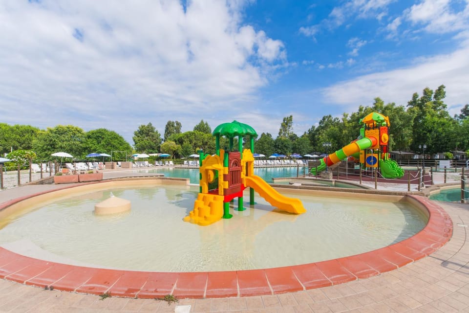 Camping Le Palme Campground/ 
RV Resort in Tuscany