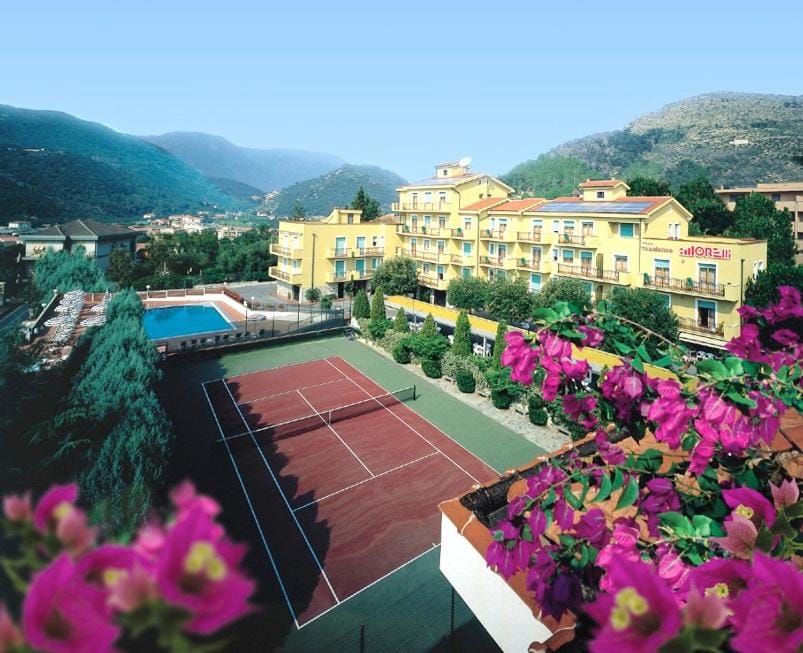 Facade/entrance, Bird's eye view