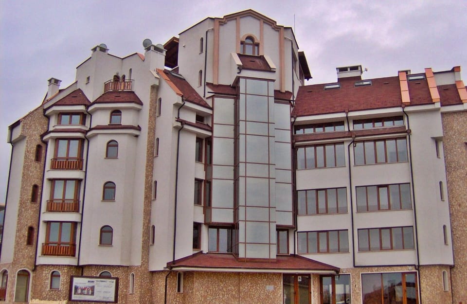 Property building, Facade/entrance