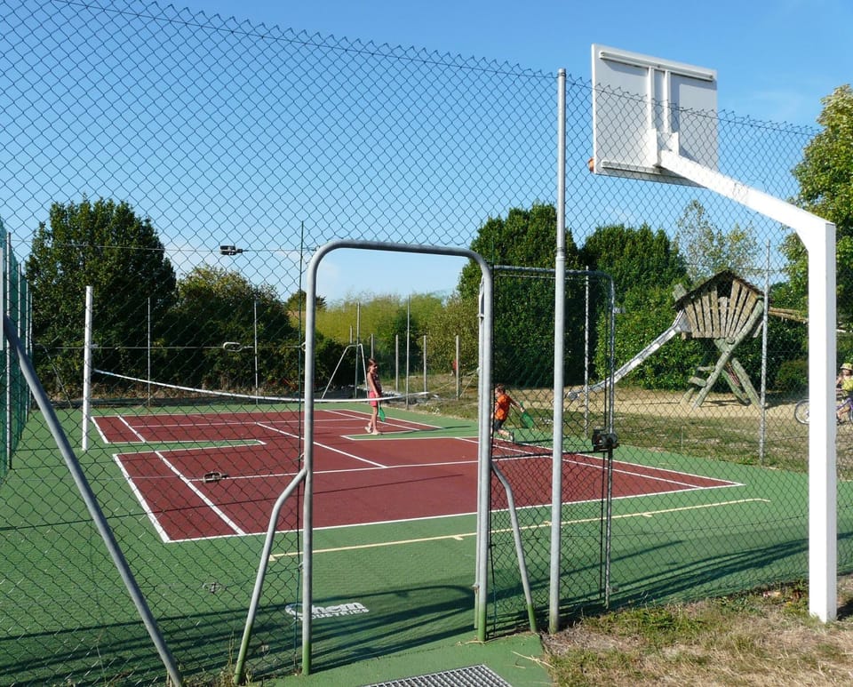 BBQ facilities, Billiard, Children play ground, Table tennis, Tennis court, Evening entertainment