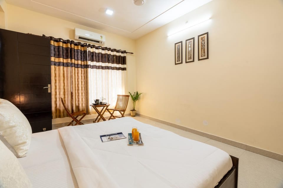 Bed, Photo of the whole room, Bedroom, air conditioner