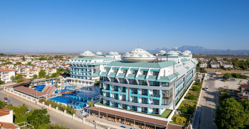 Property building, Bird's eye view, Pool view, Swimming pool