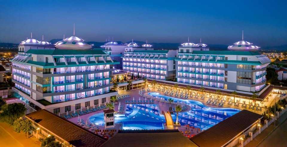 Property building, Night, Pool view, Swimming pool, sunbed