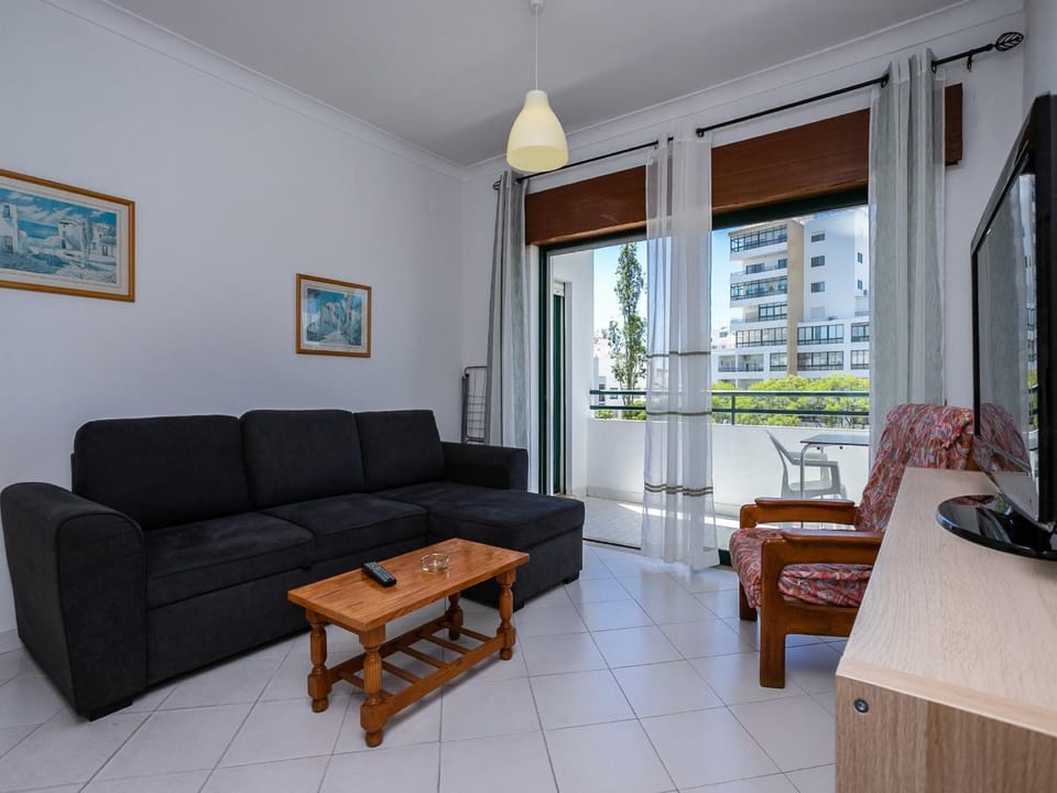 Communal lounge/ TV room, Living room, Seating area