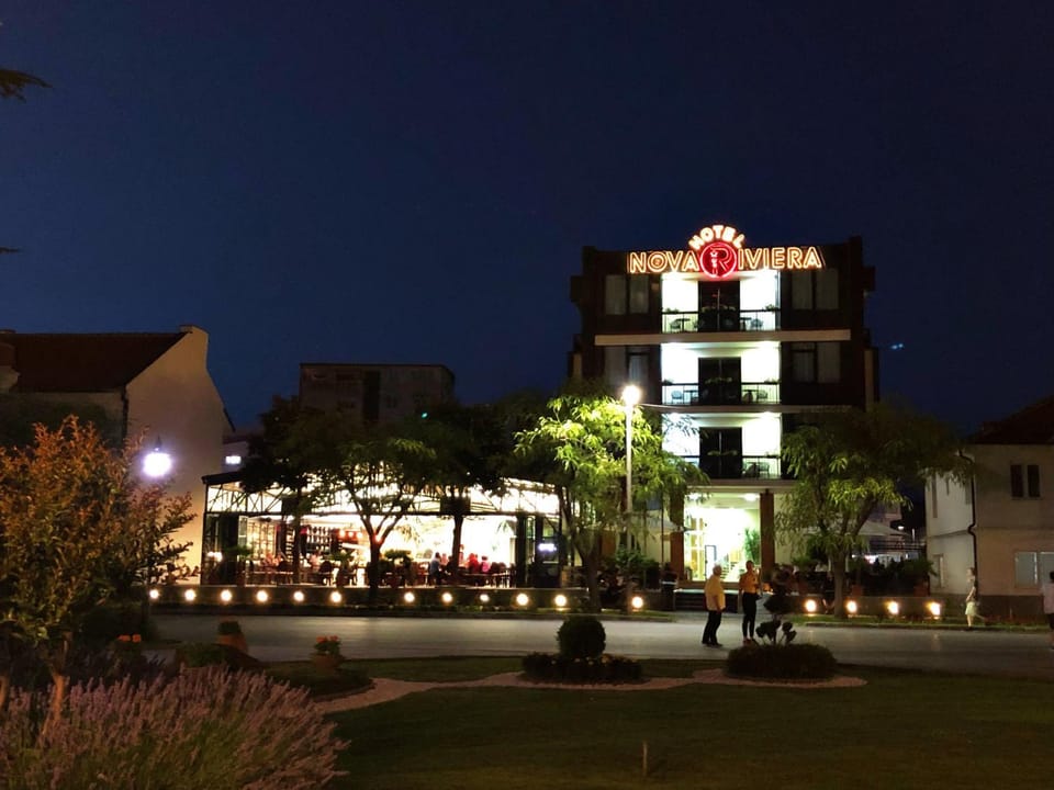 Property building, Nearby landmark, Neighbourhood
