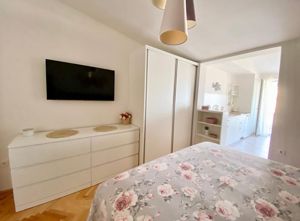 TV and multimedia, Bedroom