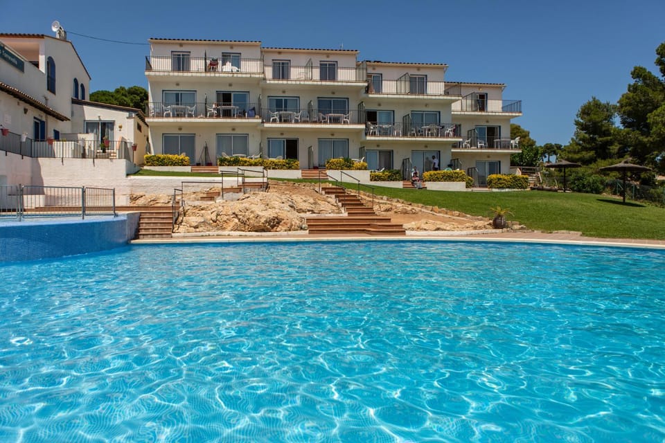Property building, Swimming pool, Swimming pool