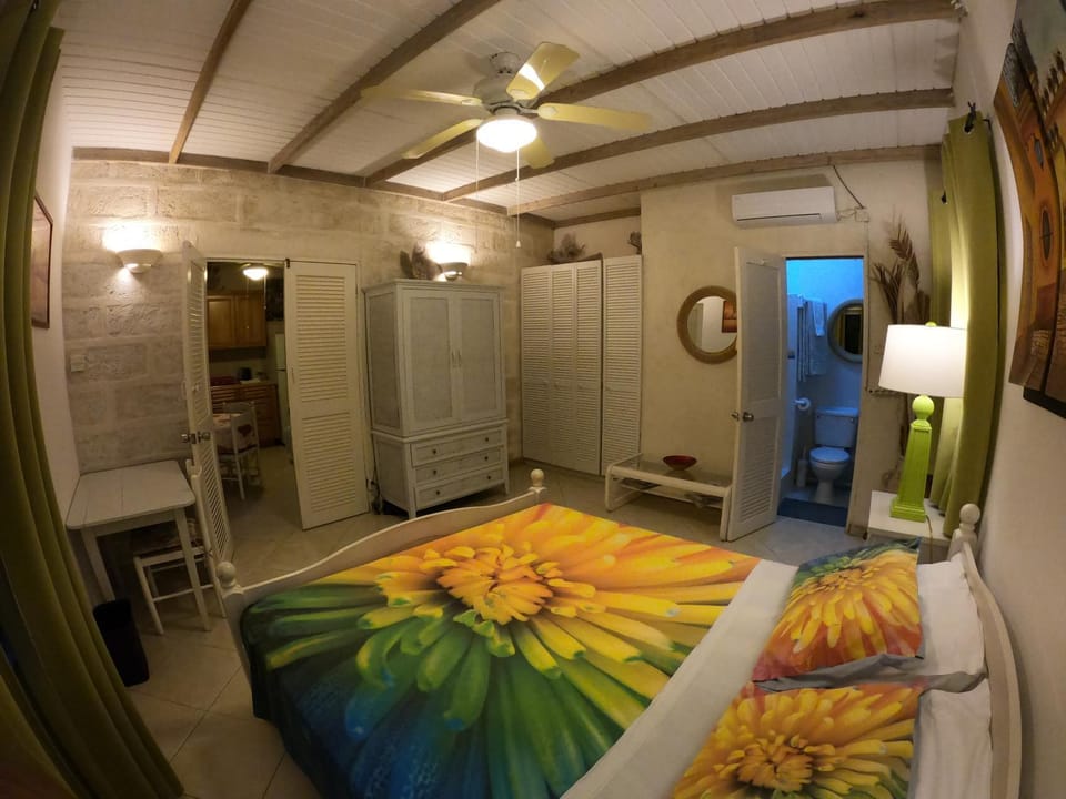 Bathroom, Bedroom, kitchen