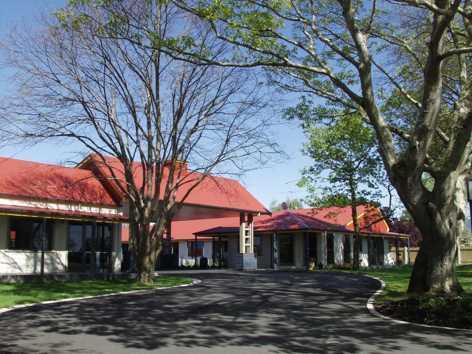 Property building, Facade/entrance, Spring, Day