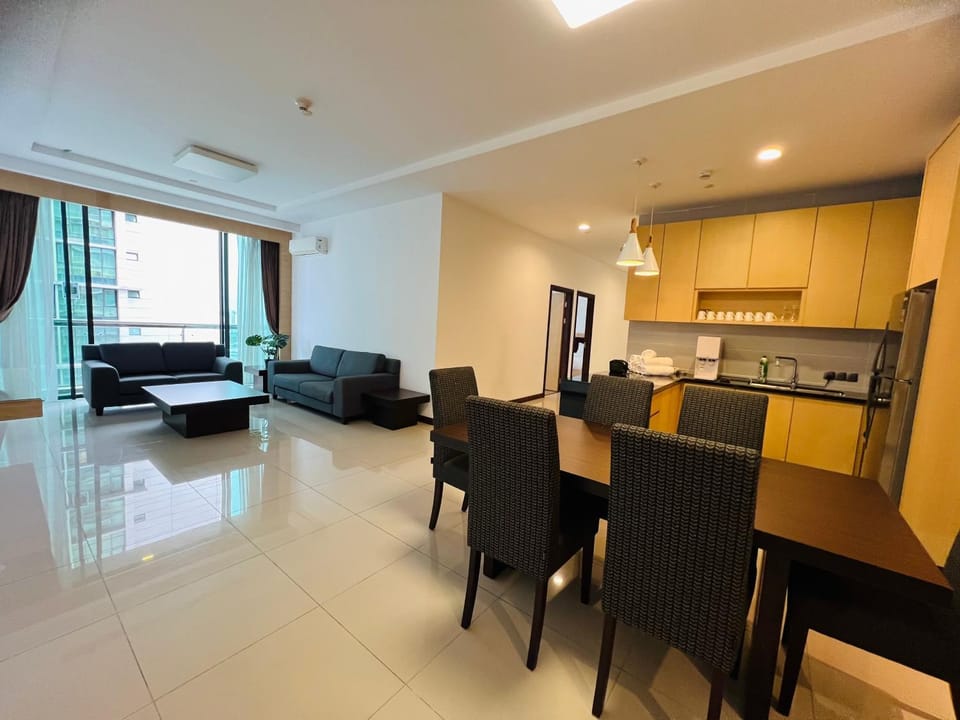 Kitchen or kitchenette, Seating area, Dining area