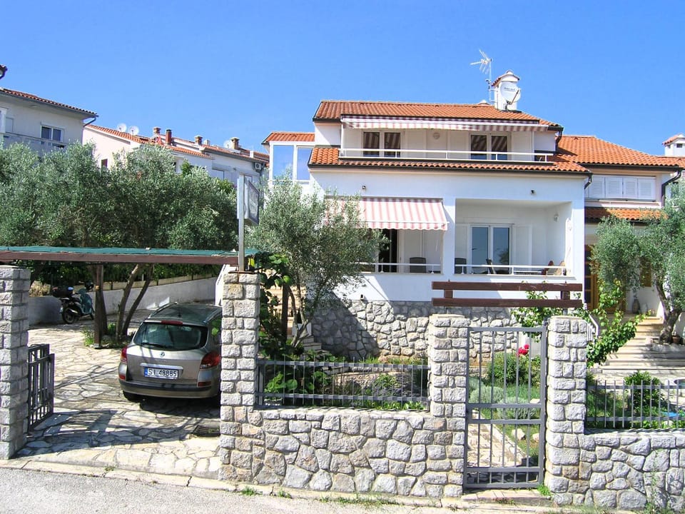 Property building, Patio, Garden