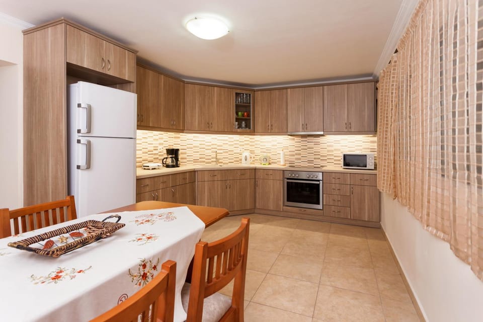 Coffee/tea facilities, Kitchen or kitchenette, Dining area