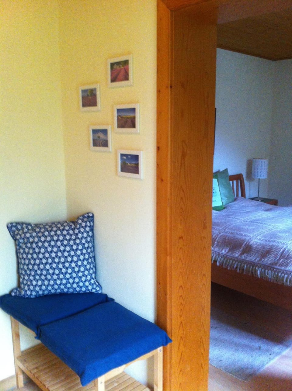 Photo of the whole room, Decorative detail