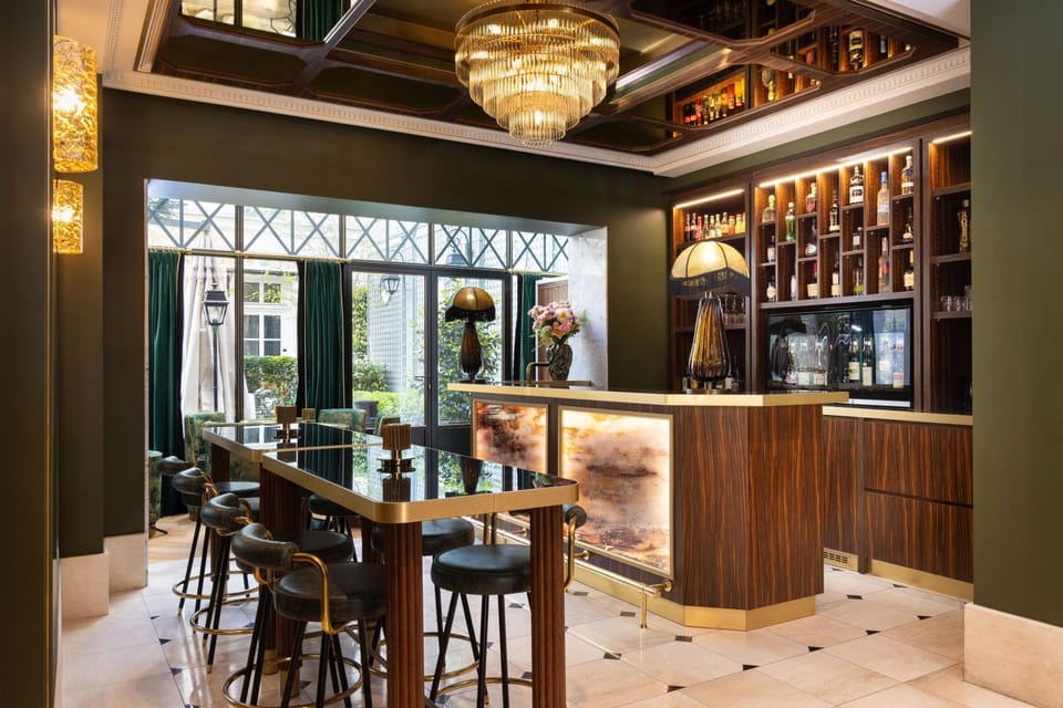 Night, Living room, Lounge or bar, Food and drinks, Seating area, Drinks