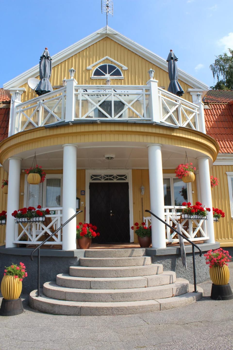 Facade/entrance