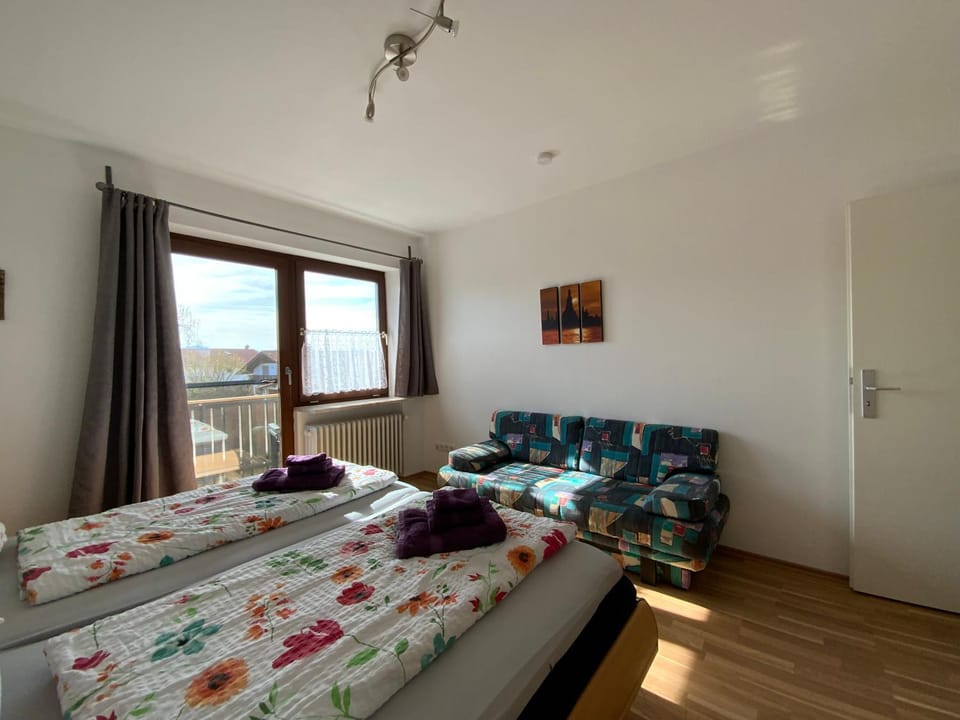 Bed, Photo of the whole room, Seating area, Bedroom, towels