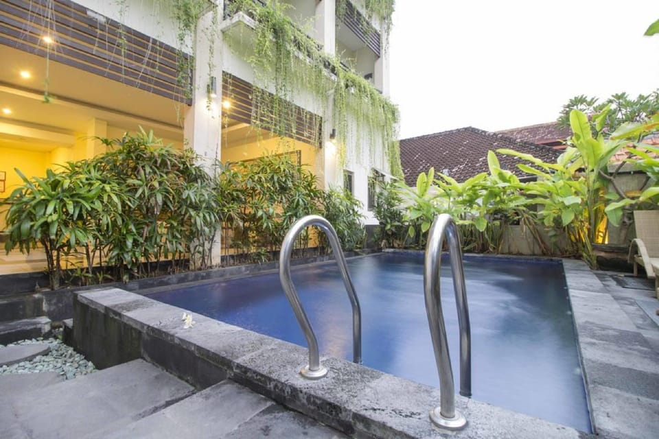 Swimming pool, Swimming pool