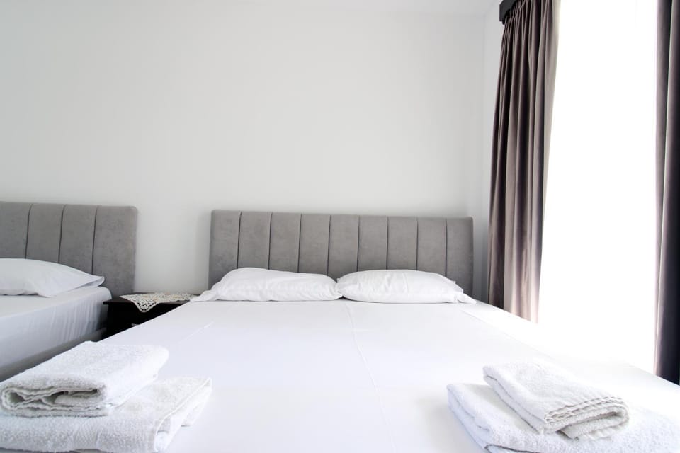Bed, towels