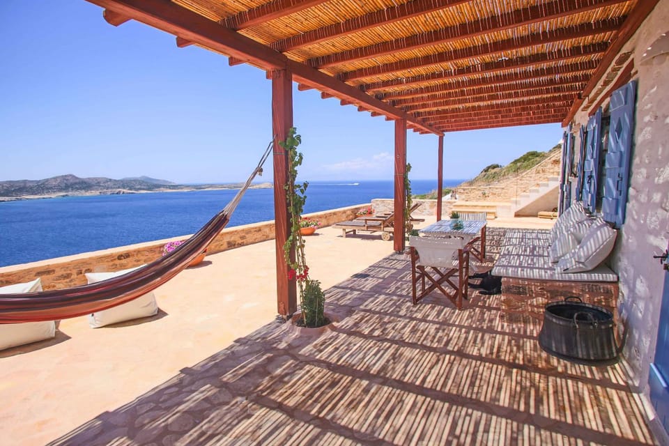 Patio, Nearby landmark, Natural landscape, Garden, Balcony/Terrace, Balcony/Terrace, Kitchen or kitchenette, Photo of the whole room, Decorative detail, Seating area, Dining area, Beach, On site, Garden view, Landmark view, Mountain view, Sea view
