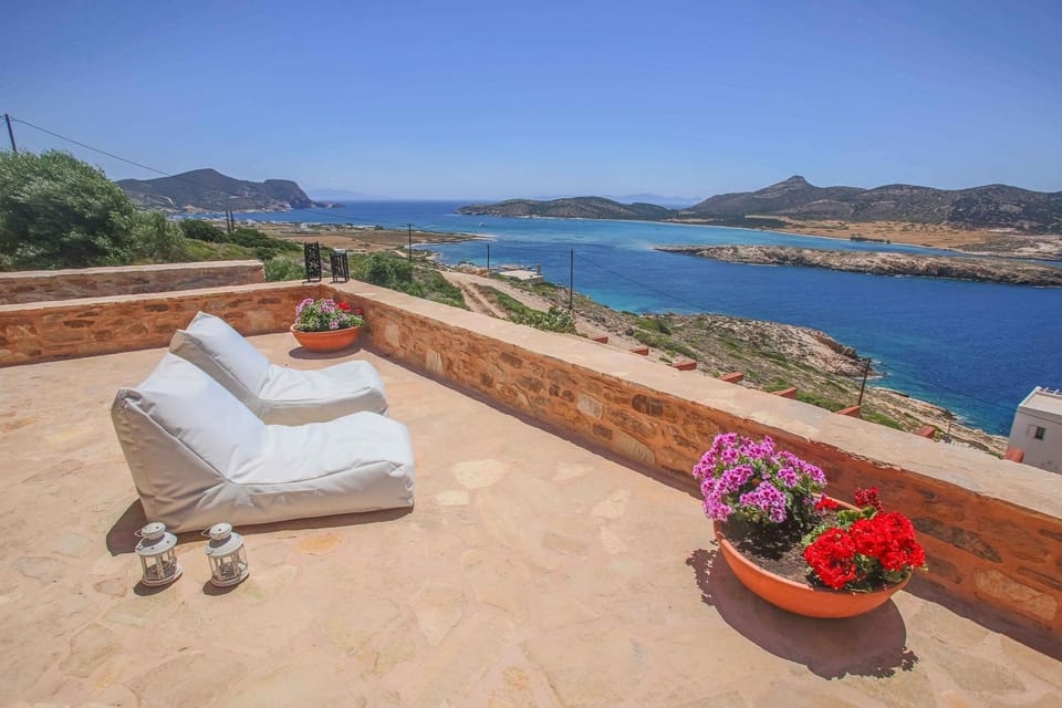 Day, Summer, Garden, Balcony/Terrace, Balcony/Terrace, Decorative detail, Decorative detail, Seating area, Dining area, On site, Garden view, Landmark view, Mountain view, Sea view, Quiet street view