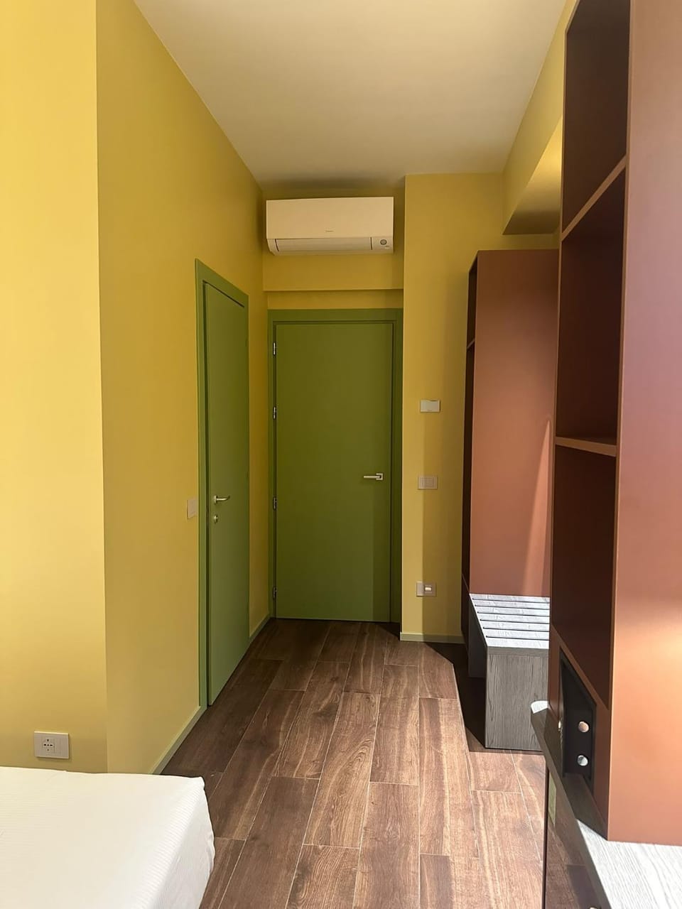 Photo of the whole room, Bedroom, internet, wardrobe, air conditioner