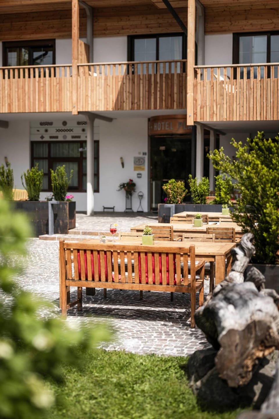 Property building, Garden, Balcony/Terrace
