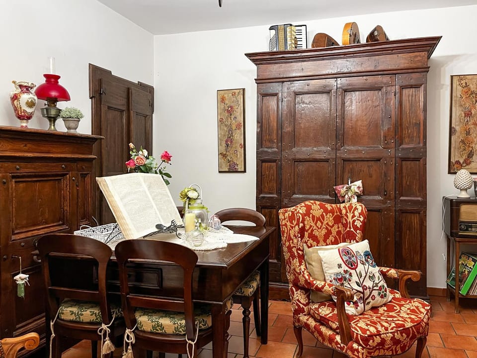 Living room, Seating area