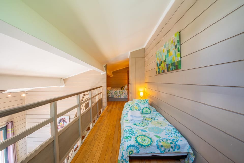 Bedroom, Garden view, Family