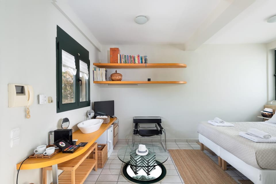 Bed, Seating area, Bedroom, Inner courtyard view